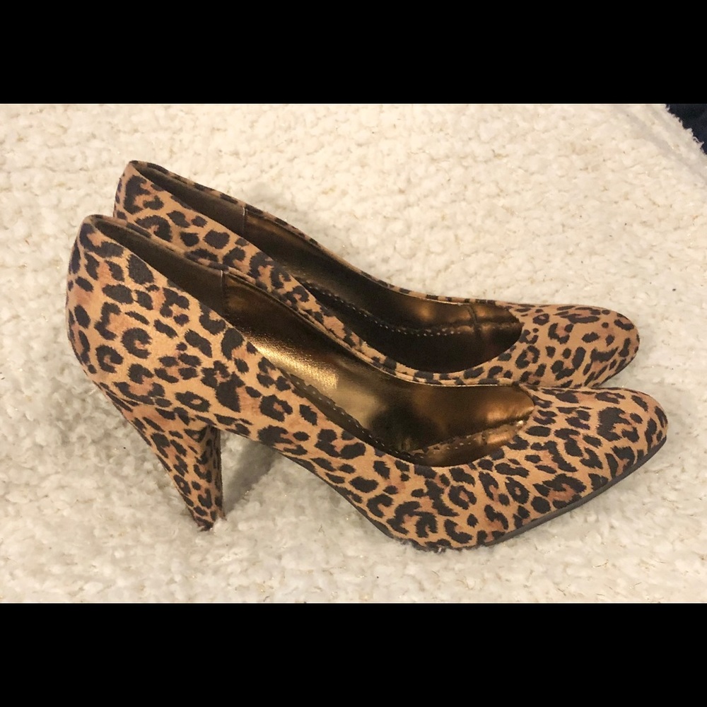 NWOB Fashion bug leopard print heels size 10